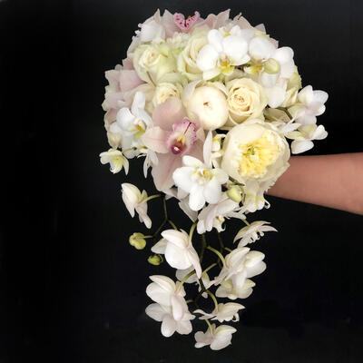 Brudebukett--med-Orchide-og-Peoner-1080