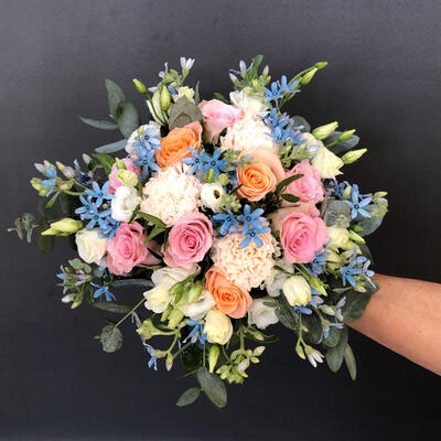 Brudebukett-fargerik-og-sommerlig