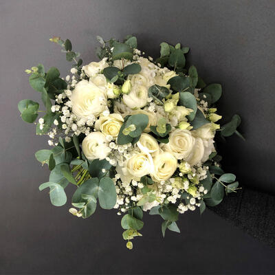 Brudebukett-hvit-med-grønt-1
