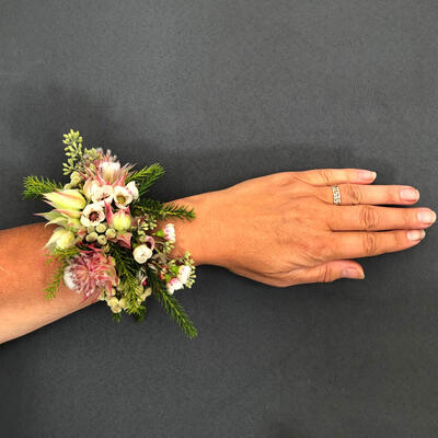 Blomsterarmbånd-bryllup-1080